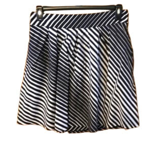 The Limited Black and White Roman-Striped Skirt 2 side Pockets Women size M